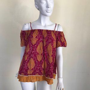 Super cute off the shoulder top - xxl